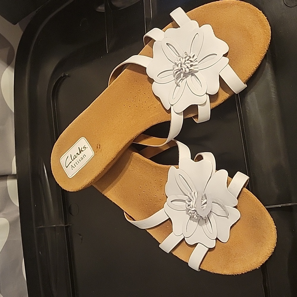 Clarks artisan sandals 11 womens
